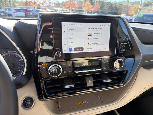 used 2024 Toyota Highlander car, priced at $40,495