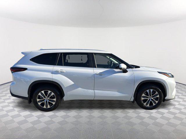 used 2024 Toyota Highlander car, priced at $40,495