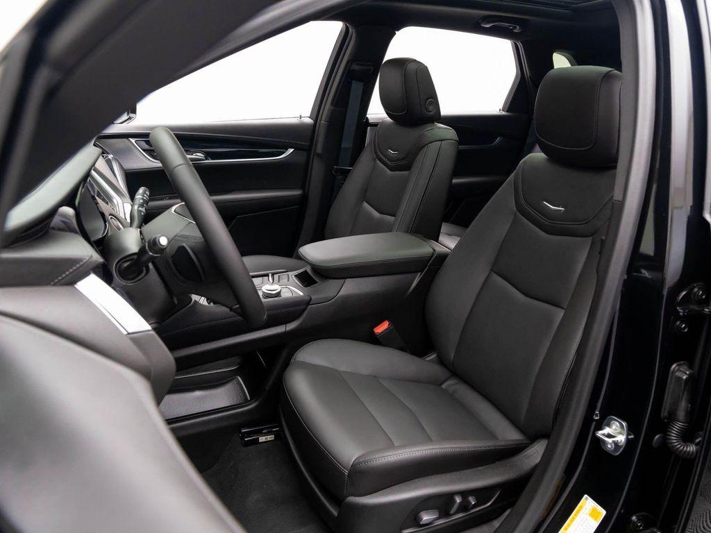 new 2025 Cadillac XT5 car, priced at $53,500