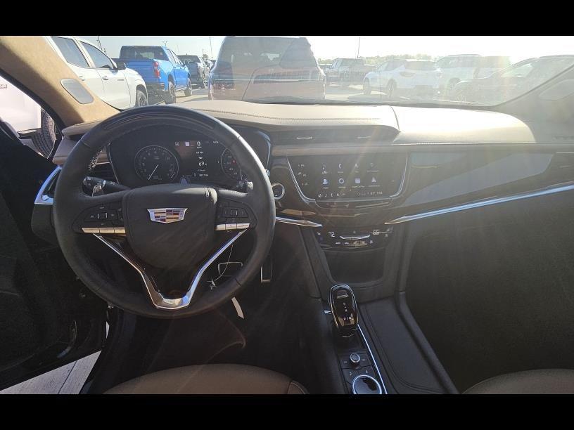 used 2025 Cadillac XT6 car, priced at $59,806