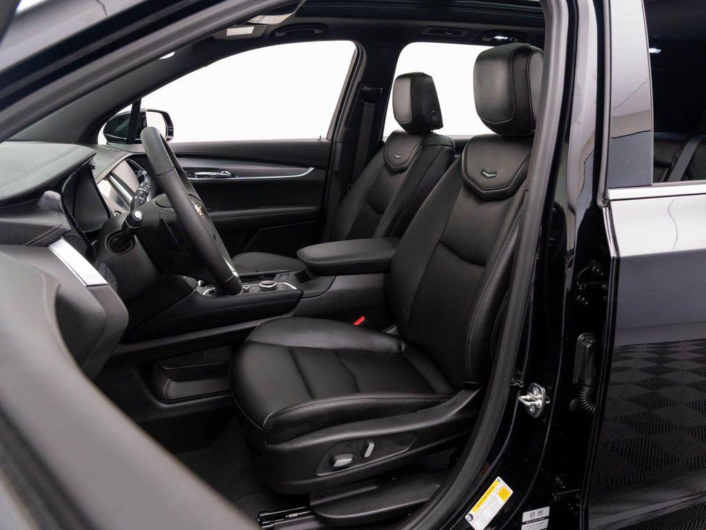 new 2025 Cadillac XT6 car, priced at $47,000