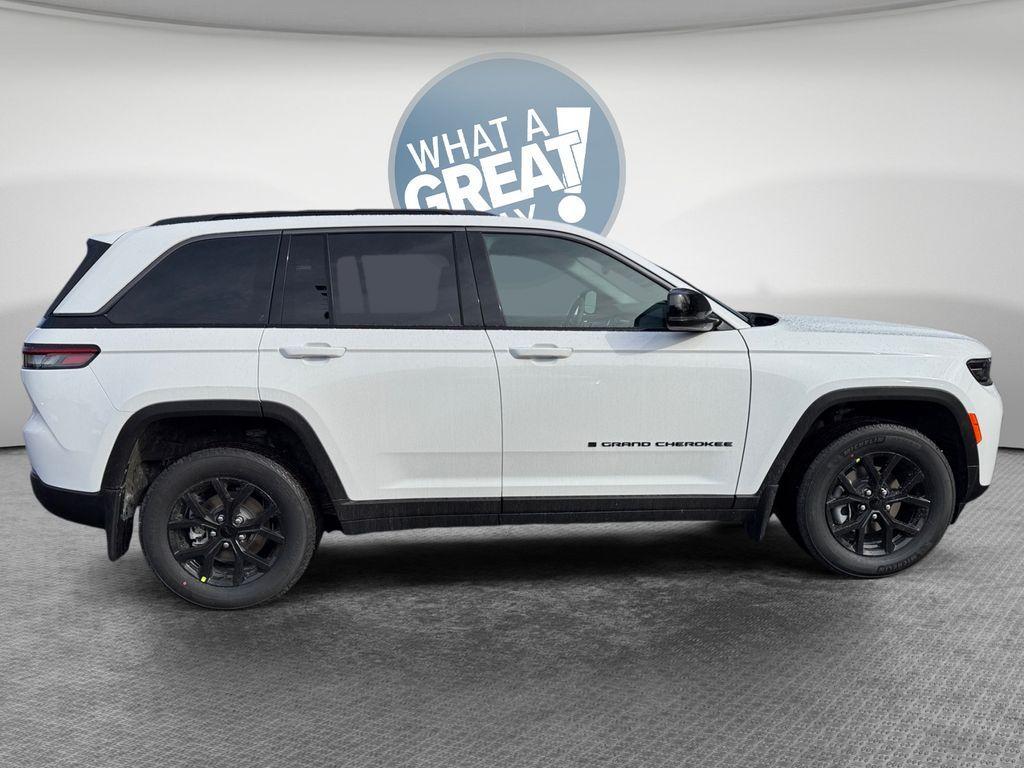 new 2026 Jeep Grand Cherokee car, priced at $46,096
