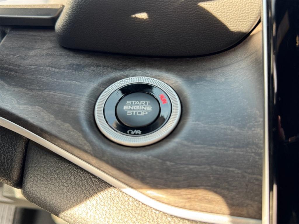 new 2025 Jeep Grand Cherokee car, priced at $43,527