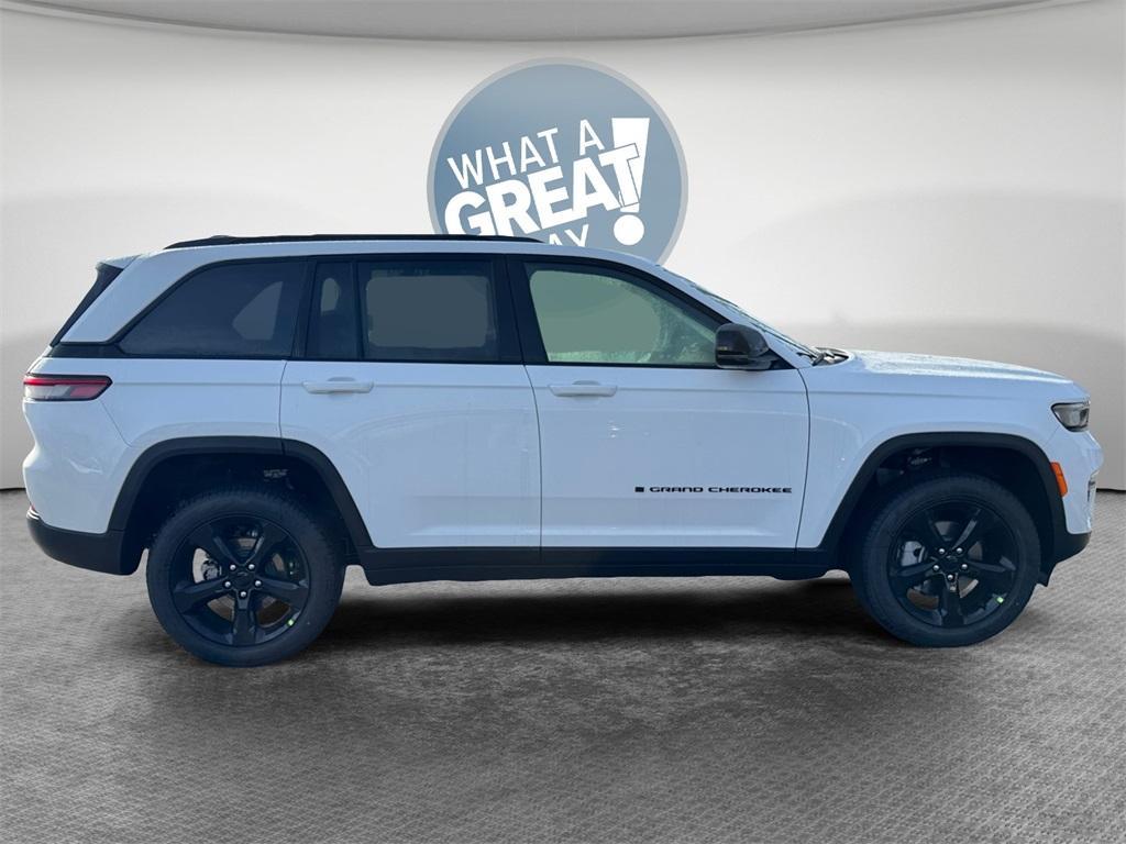 new 2025 Jeep Grand Cherokee car, priced at $43,527