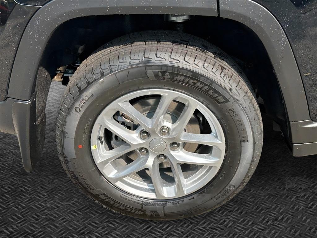 new 2025 Jeep Grand Cherokee car, priced at $39,188