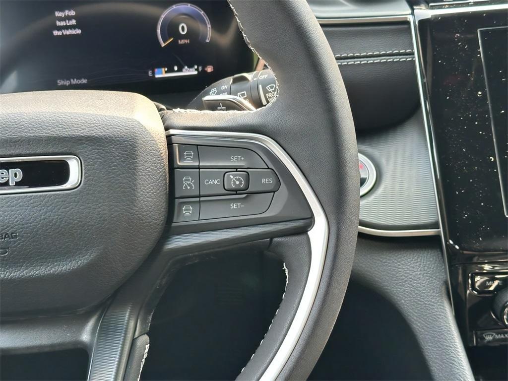 new 2025 Jeep Grand Cherokee car, priced at $39,188