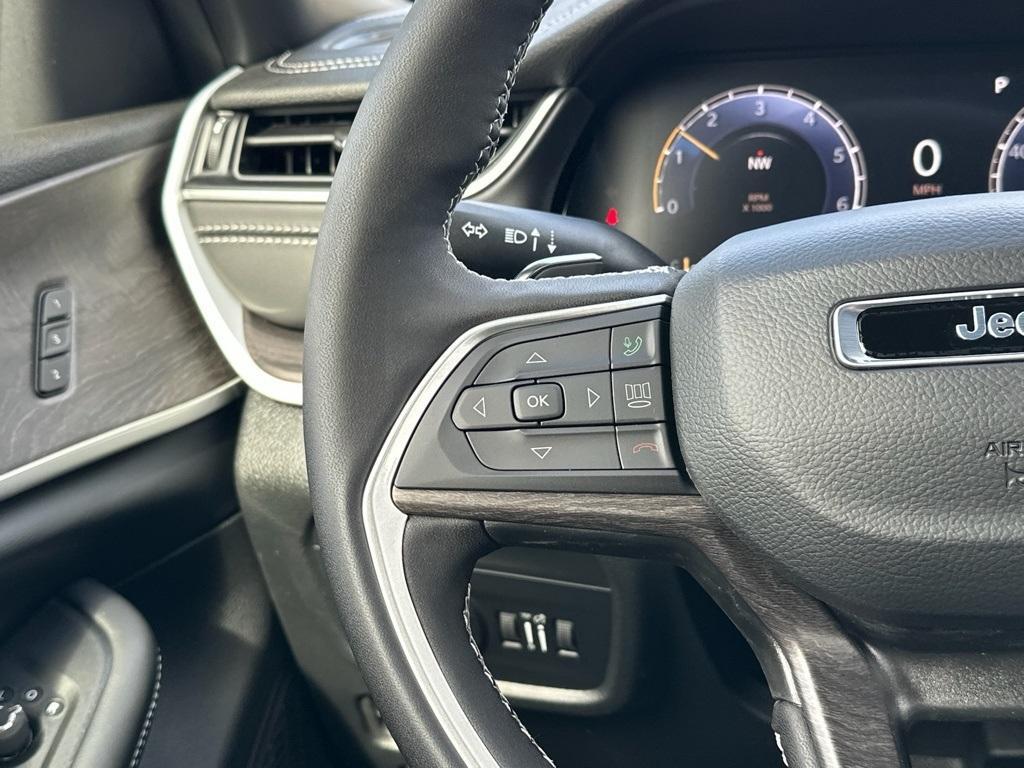 new 2025 Jeep Grand Cherokee car, priced at $40,584