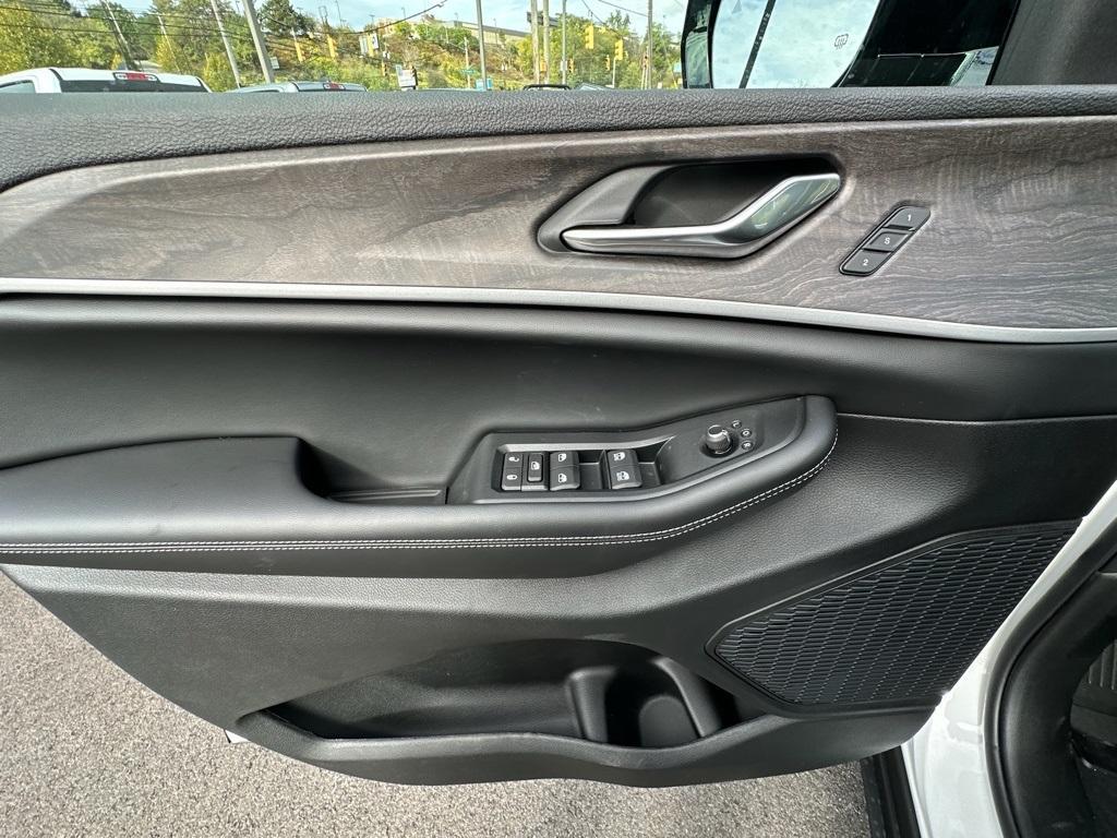 new 2025 Jeep Grand Cherokee car, priced at $40,584