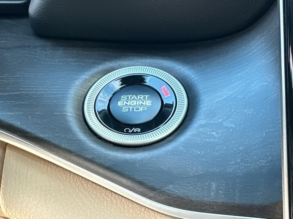 new 2025 Jeep Grand Cherokee car, priced at $41,120