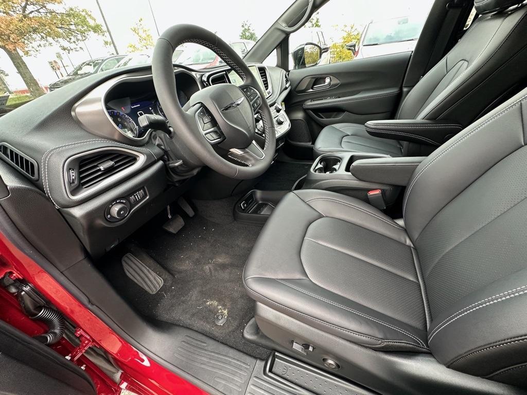new 2026 Chrysler Pacifica car, priced at $44,467