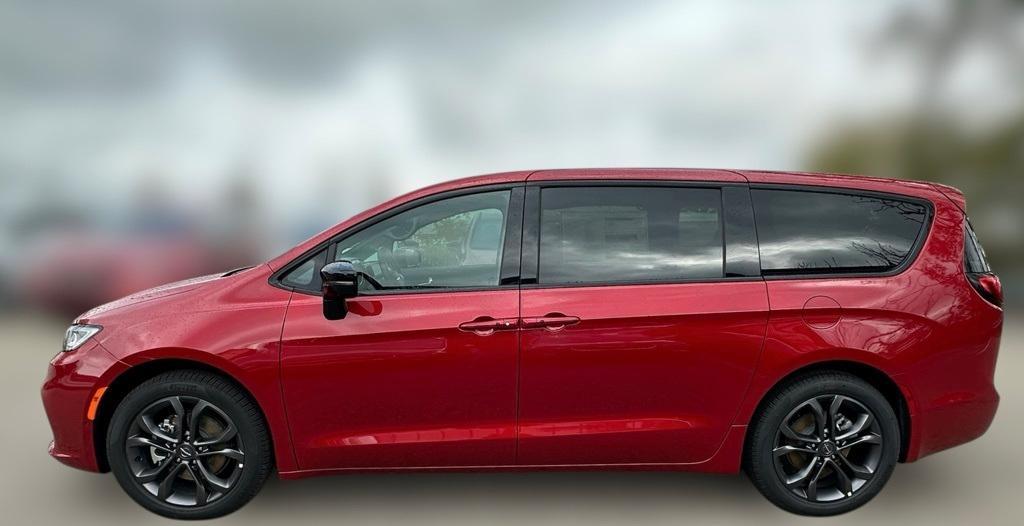 new 2026 Chrysler Pacifica car, priced at $44,467