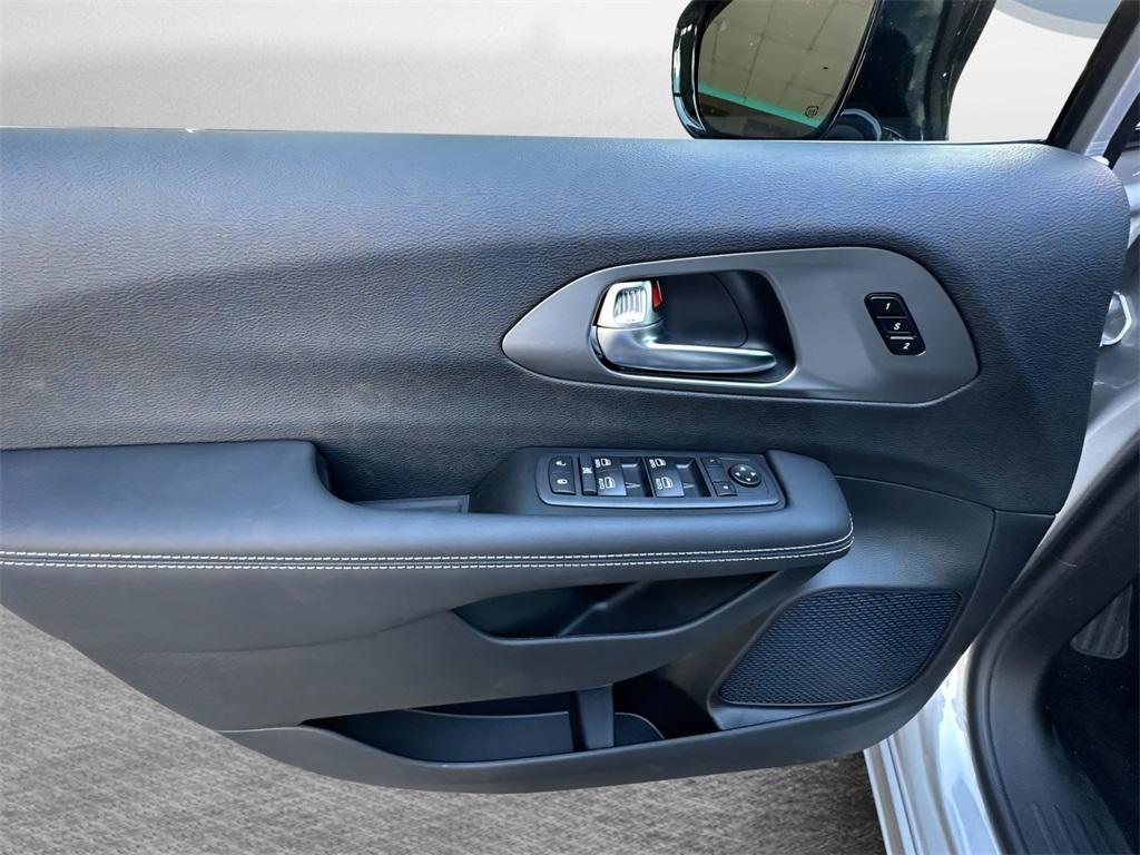 new 2026 Chrysler Pacifica car, priced at $41,124