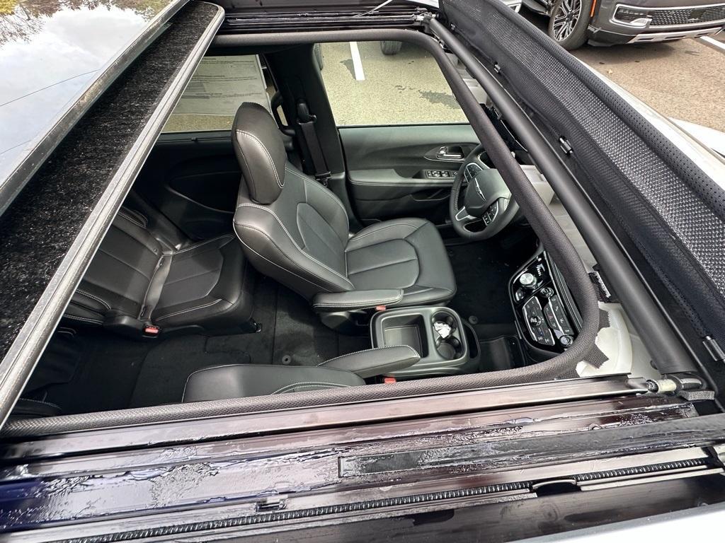 new 2026 Chrysler Pacifica car, priced at $46,334