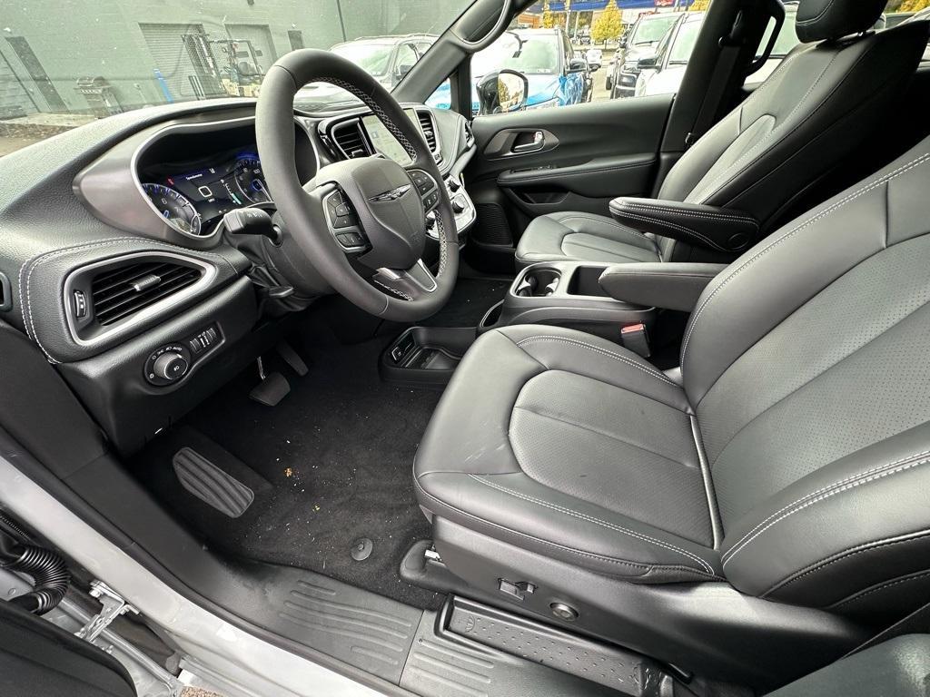 new 2026 Chrysler Pacifica car, priced at $46,334