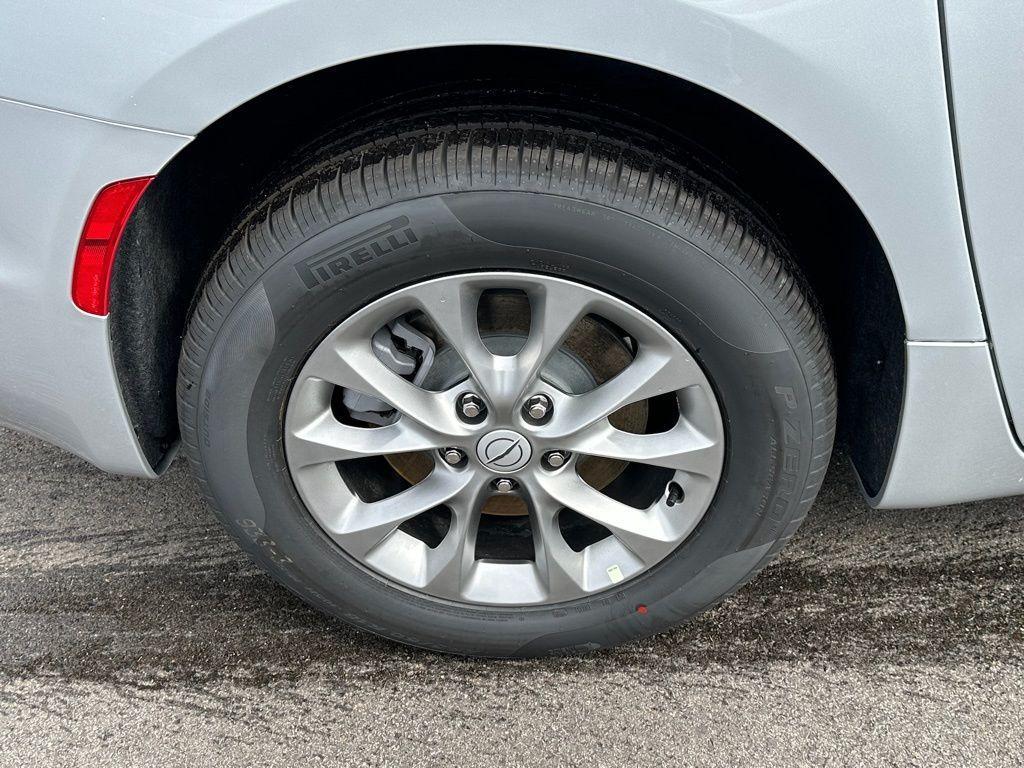 new 2026 Chrysler Pacifica car, priced at $46,334