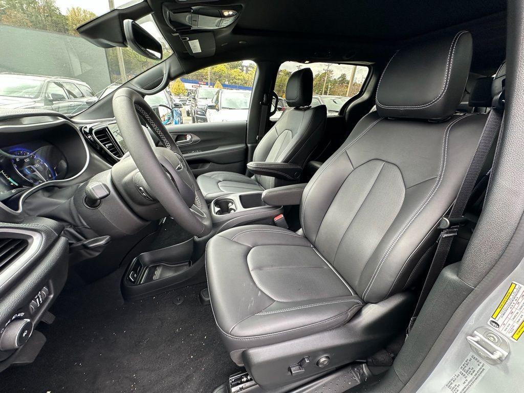 new 2026 Chrysler Pacifica car, priced at $46,334