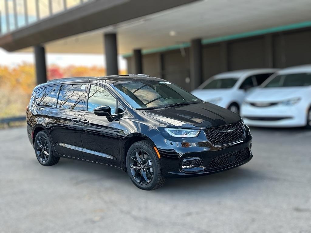 new 2026 Chrysler Pacifica car, priced at $56,223