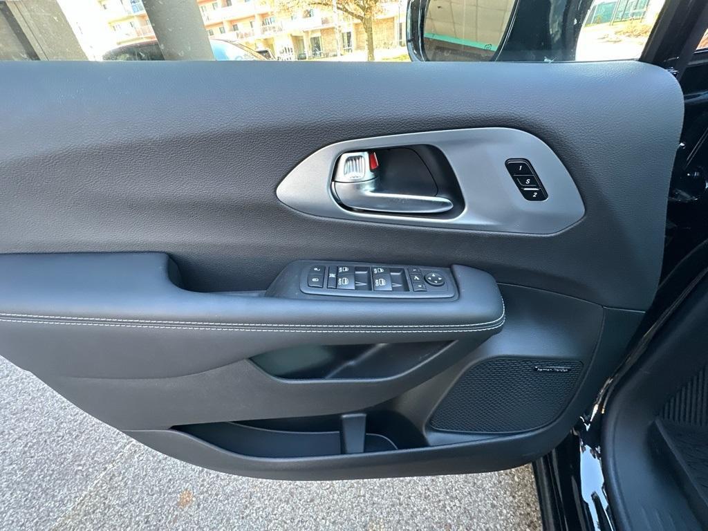 new 2026 Chrysler Pacifica car, priced at $56,223