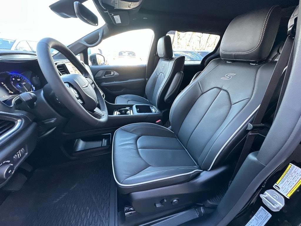 new 2026 Chrysler Pacifica car, priced at $56,223