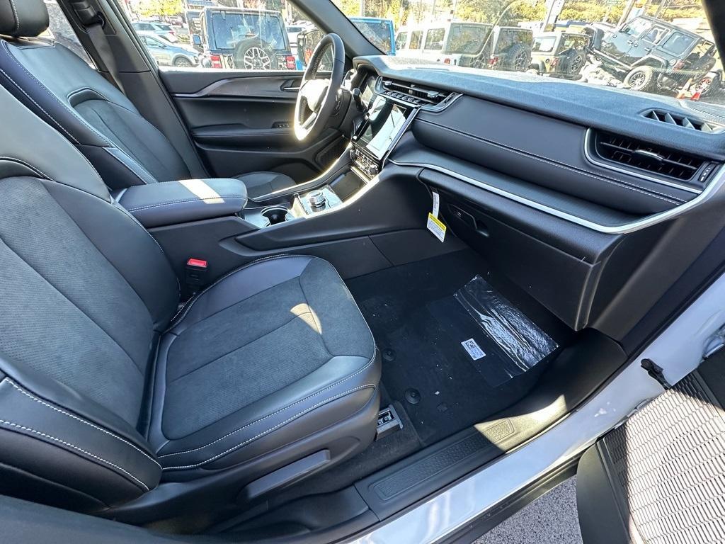 new 2025 Jeep Grand Cherokee car, priced at $39,675