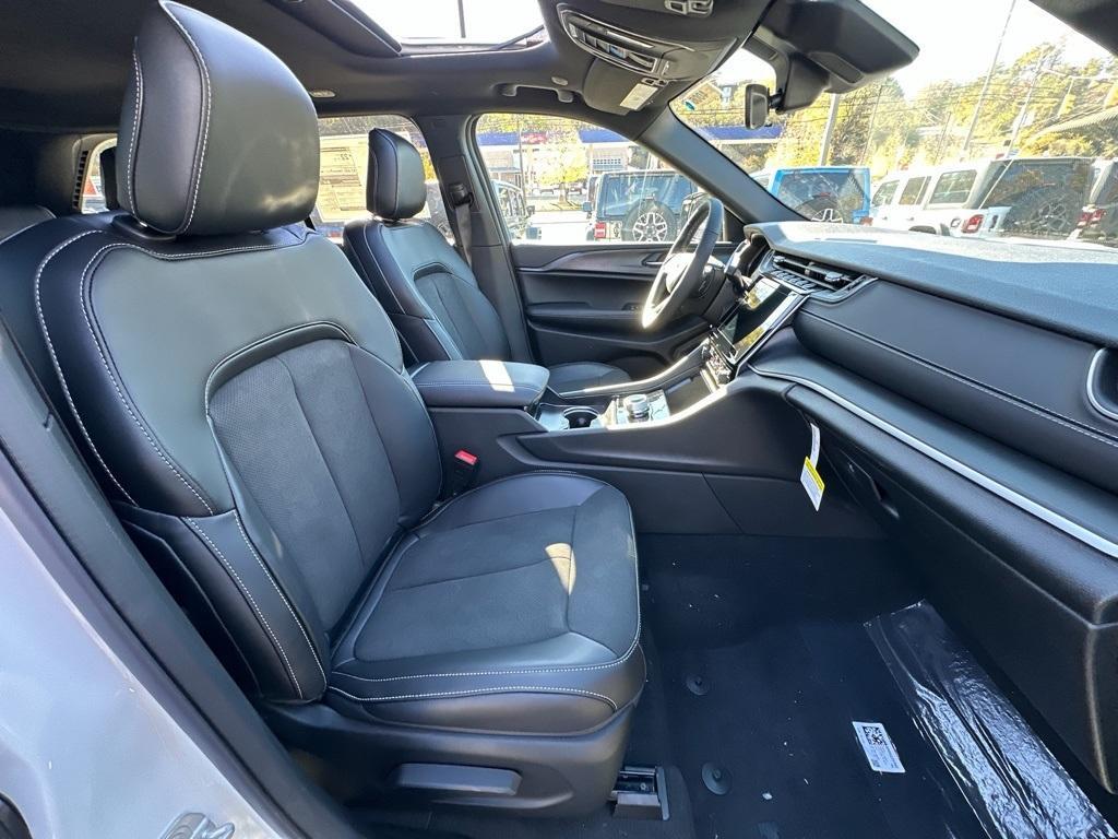 new 2025 Jeep Grand Cherokee car, priced at $39,675