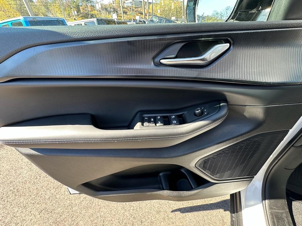 new 2025 Jeep Grand Cherokee car, priced at $39,675