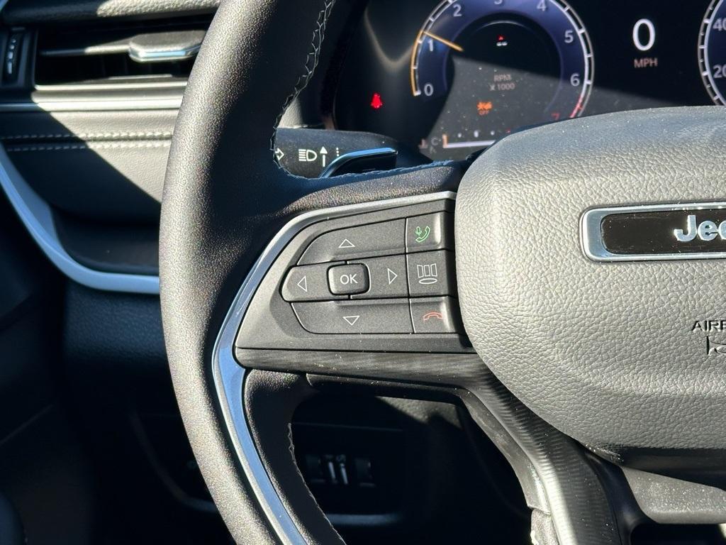 new 2025 Jeep Grand Cherokee car, priced at $39,675