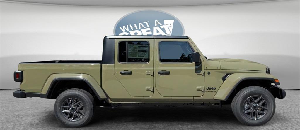 new 2025 Jeep Gladiator car, priced at $42,192