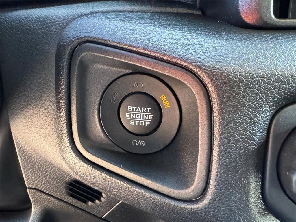 new 2025 Jeep Gladiator car, priced at $42,192