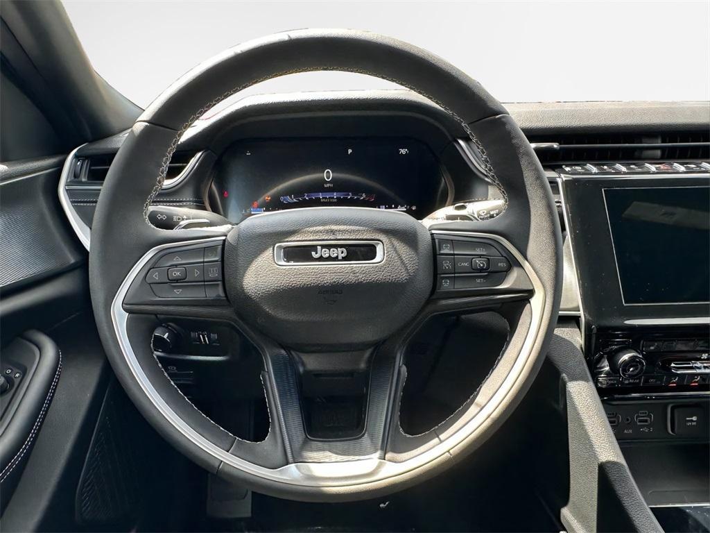 new 2025 Jeep Grand Cherokee car, priced at $40,970