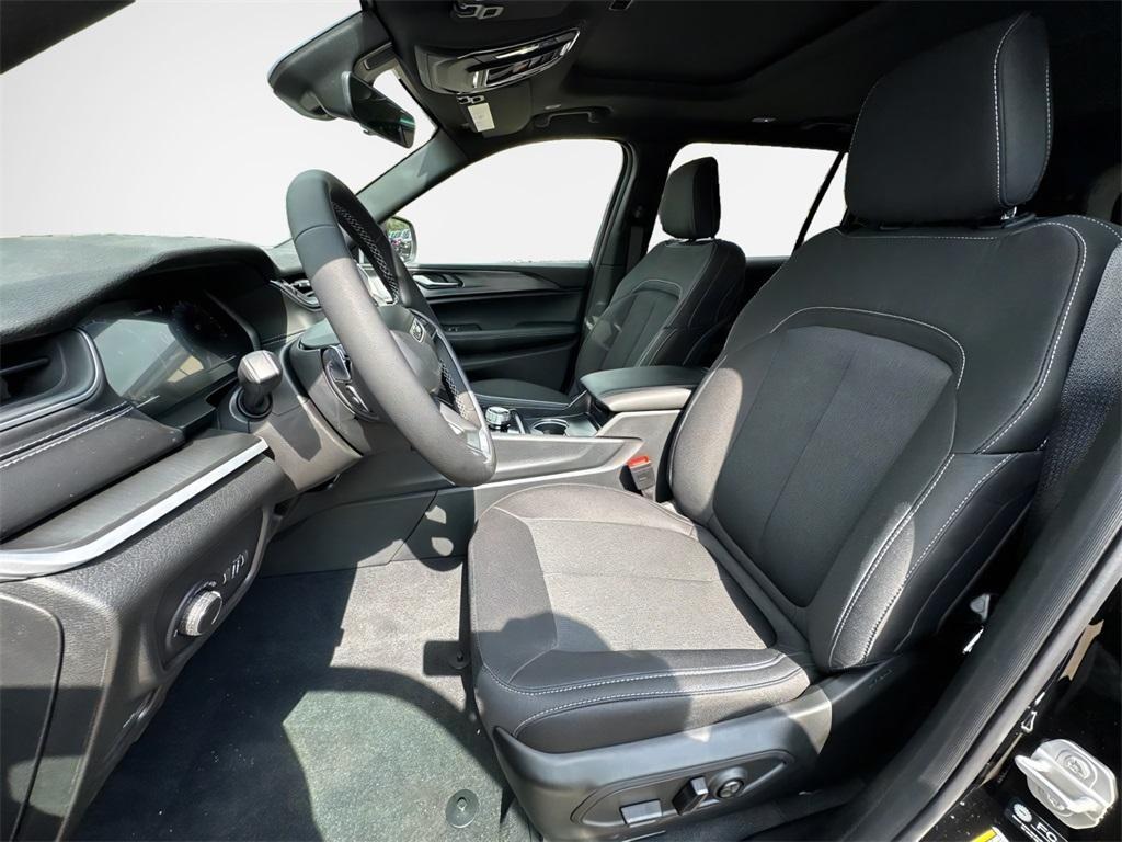 new 2025 Jeep Grand Cherokee L car, priced at $37,370