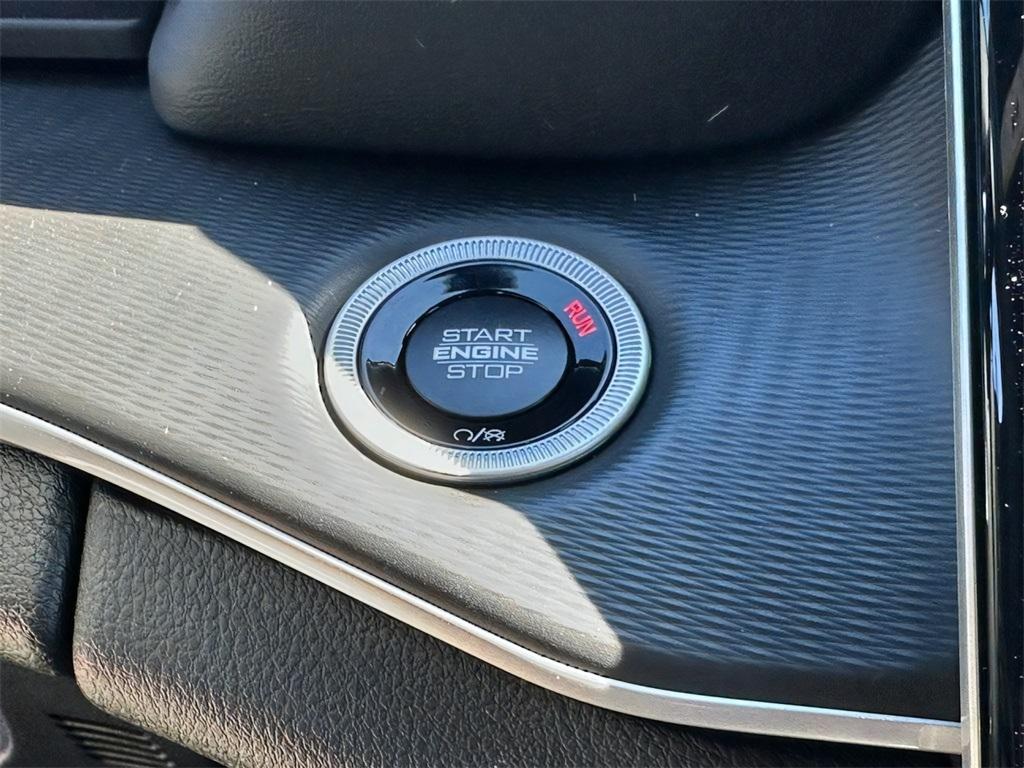 new 2025 Jeep Grand Cherokee car, priced at $39,188