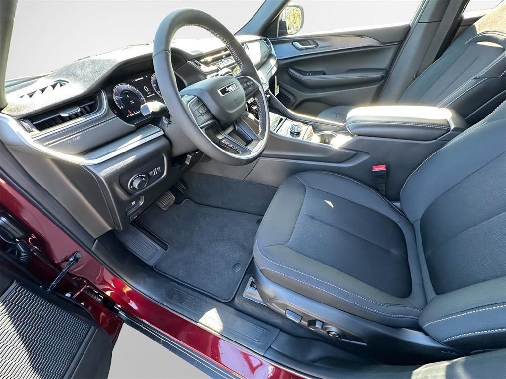 new 2025 Jeep Grand Cherokee car, priced at $39,188