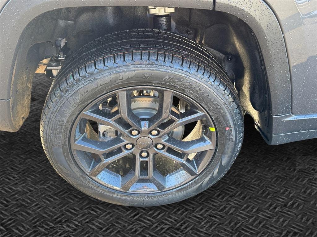 new 2025 Jeep Grand Cherokee car, priced at $47,225