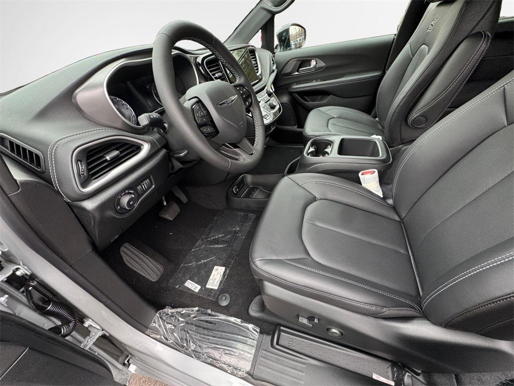 new 2026 Chrysler Pacifica car, priced at $47,338