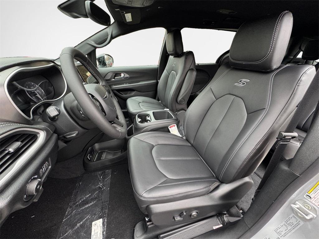 new 2026 Chrysler Pacifica car, priced at $47,338
