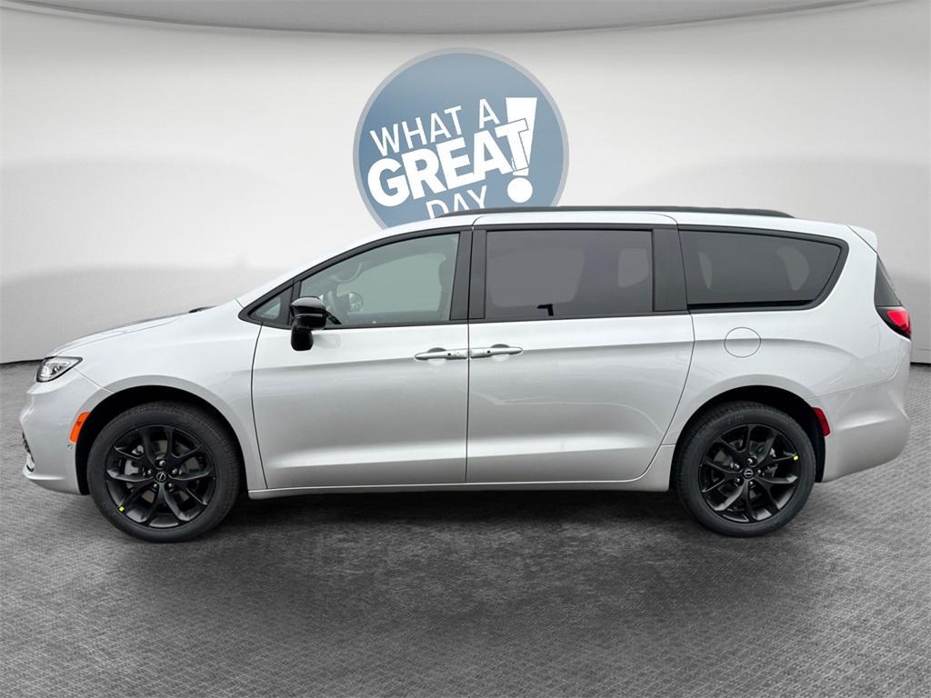 new 2026 Chrysler Pacifica car, priced at $47,338