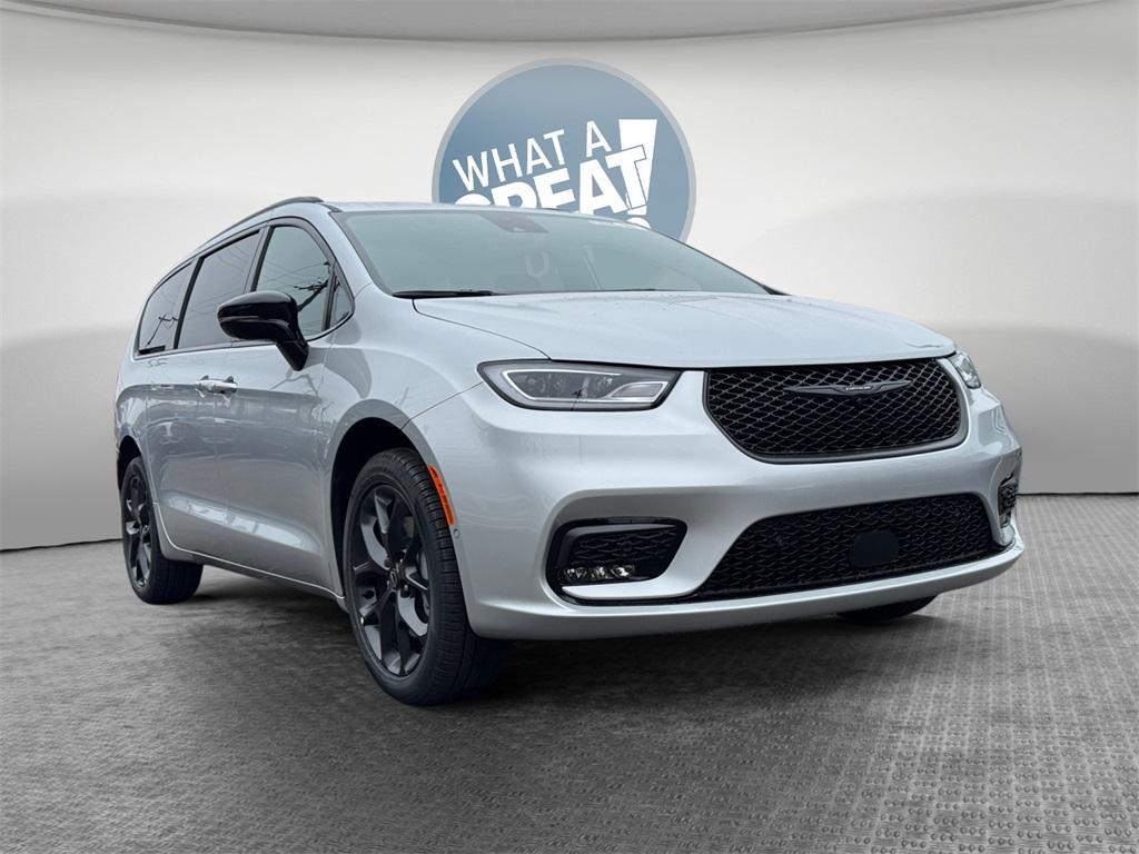 new 2026 Chrysler Pacifica car, priced at $47,338