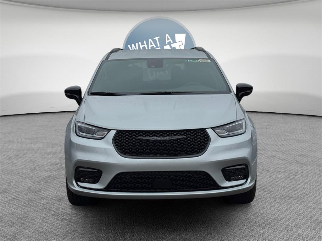new 2026 Chrysler Pacifica car, priced at $47,338