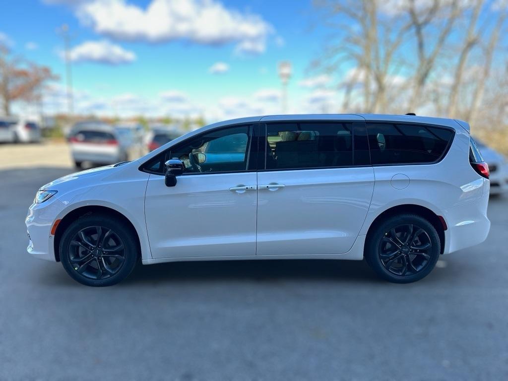 new 2026 Chrysler Pacifica car, priced at $45,723