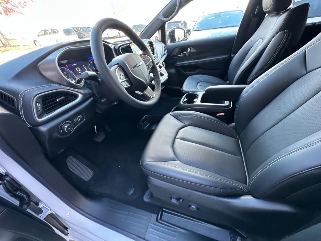 new 2026 Chrysler Pacifica car, priced at $45,723