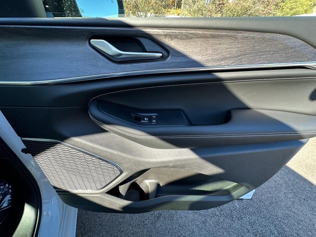 new 2025 Jeep Grand Cherokee car, priced at $55,328