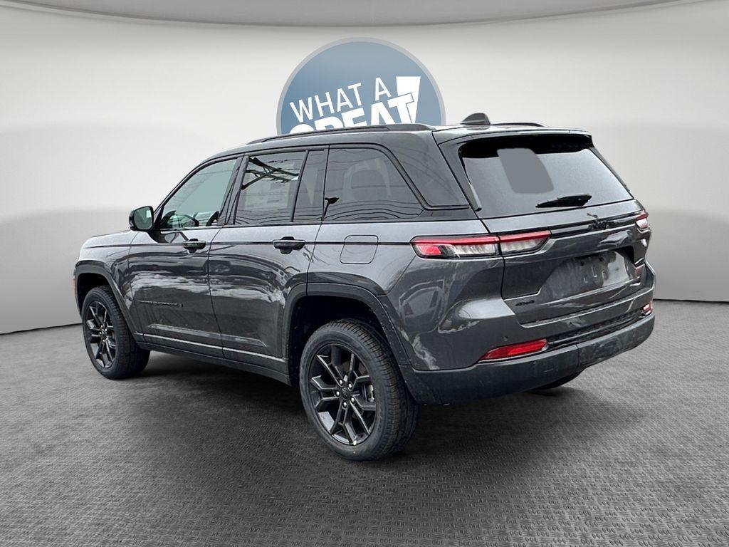 new 2025 Jeep Grand Cherokee car, priced at $42,999