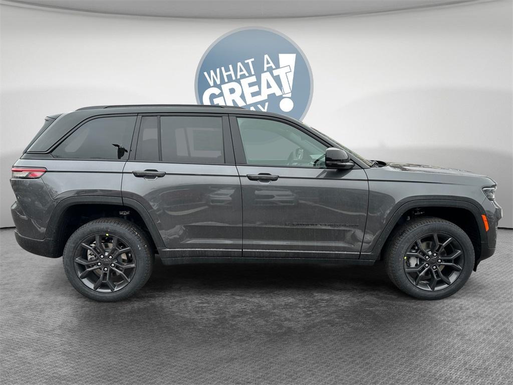 new 2025 Jeep Grand Cherokee car, priced at $47,225