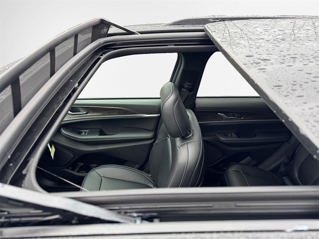 new 2025 Jeep Grand Cherokee car, priced at $47,225