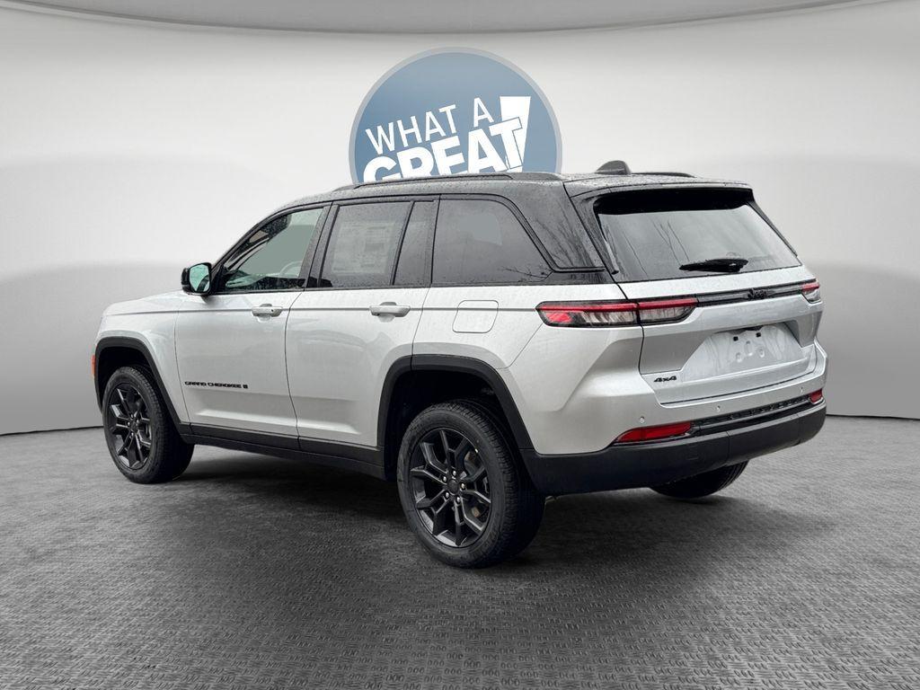 new 2025 Jeep Grand Cherokee car, priced at $44,475