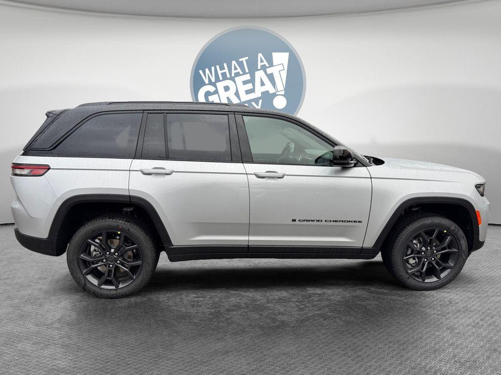 new 2025 Jeep Grand Cherokee car, priced at $44,475