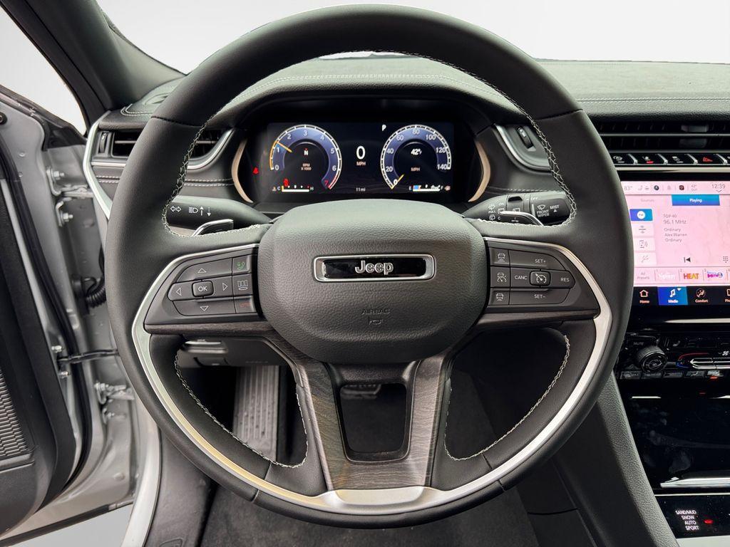 new 2025 Jeep Grand Cherokee car, priced at $44,475