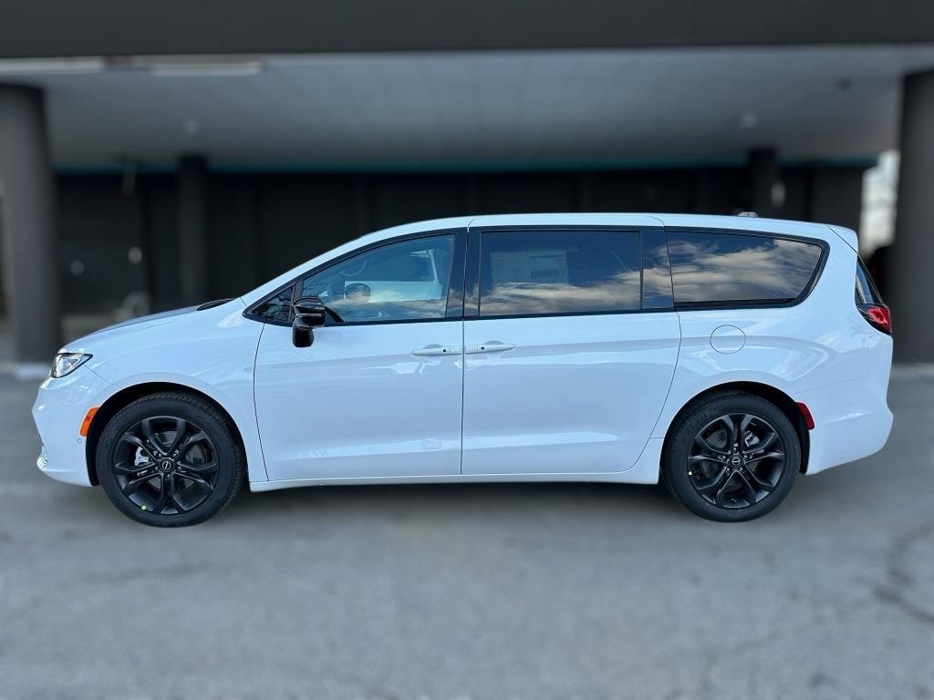 new 2026 Chrysler Pacifica car, priced at $40,999