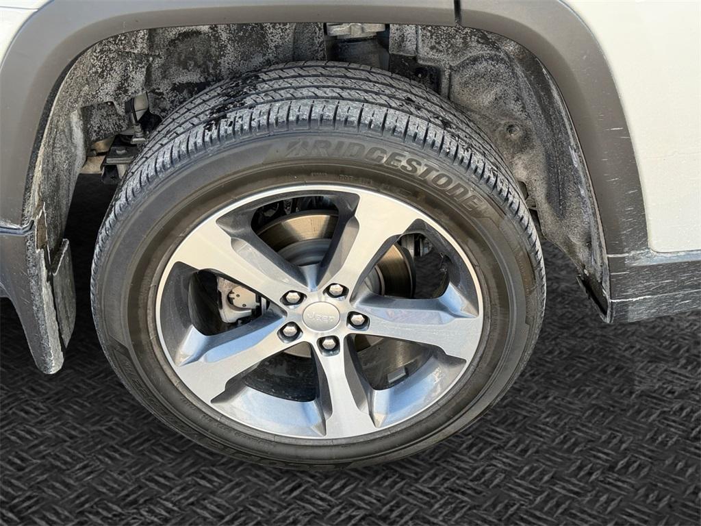 used 2024 Jeep Grand Cherokee car, priced at $33,989